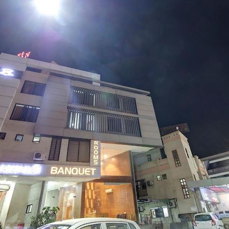 Hotel Navjivan Himatnagar Kültér fotó