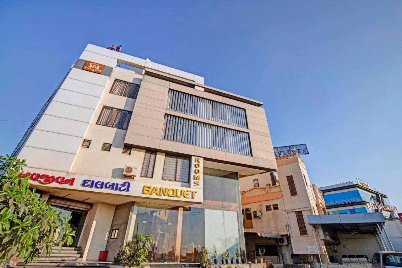 Hotel Navjivan Himatnagar Kültér fotó
