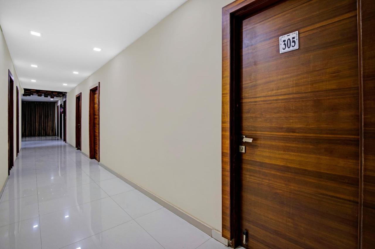 Hotel Navjivan Himatnagar Kültér fotó