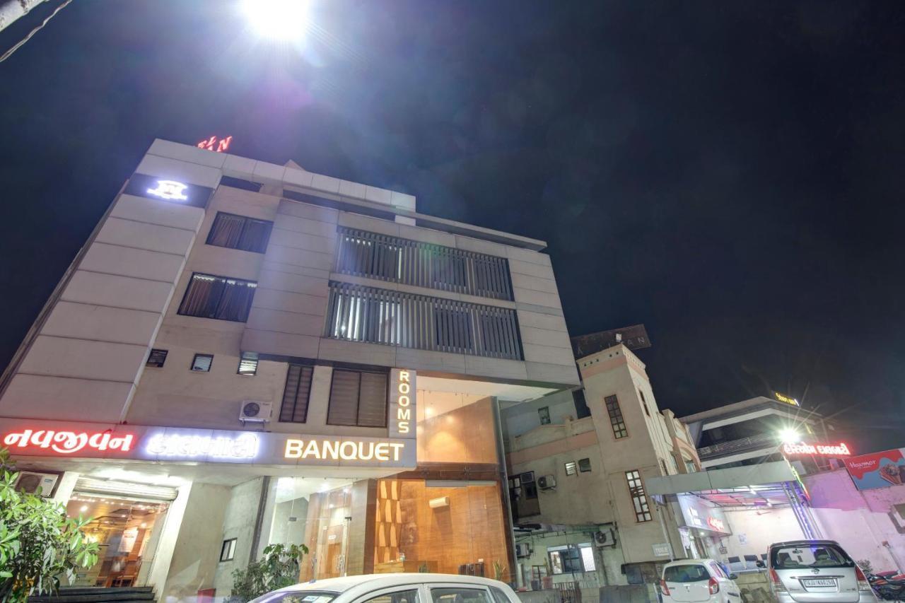 Hotel Navjivan Himatnagar Kültér fotó