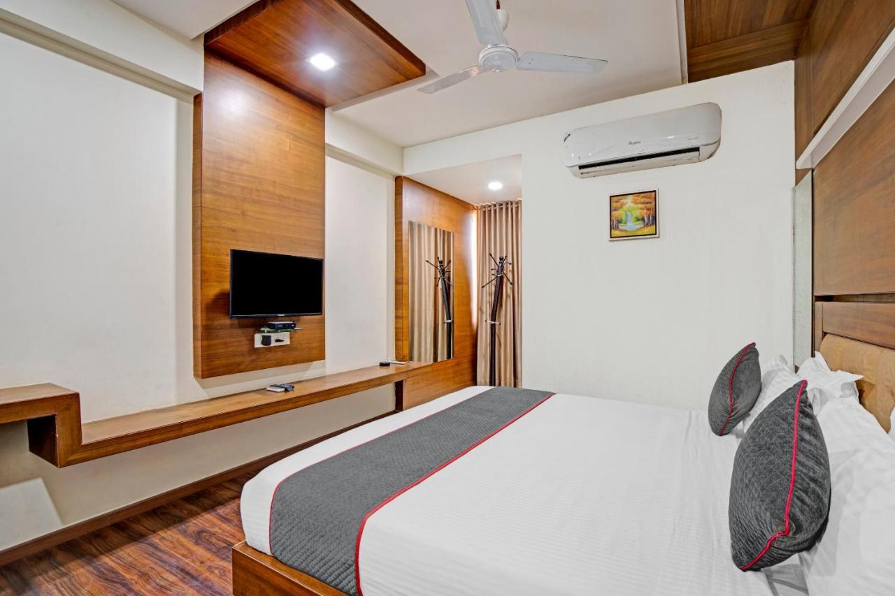 Hotel Navjivan Himatnagar Kültér fotó