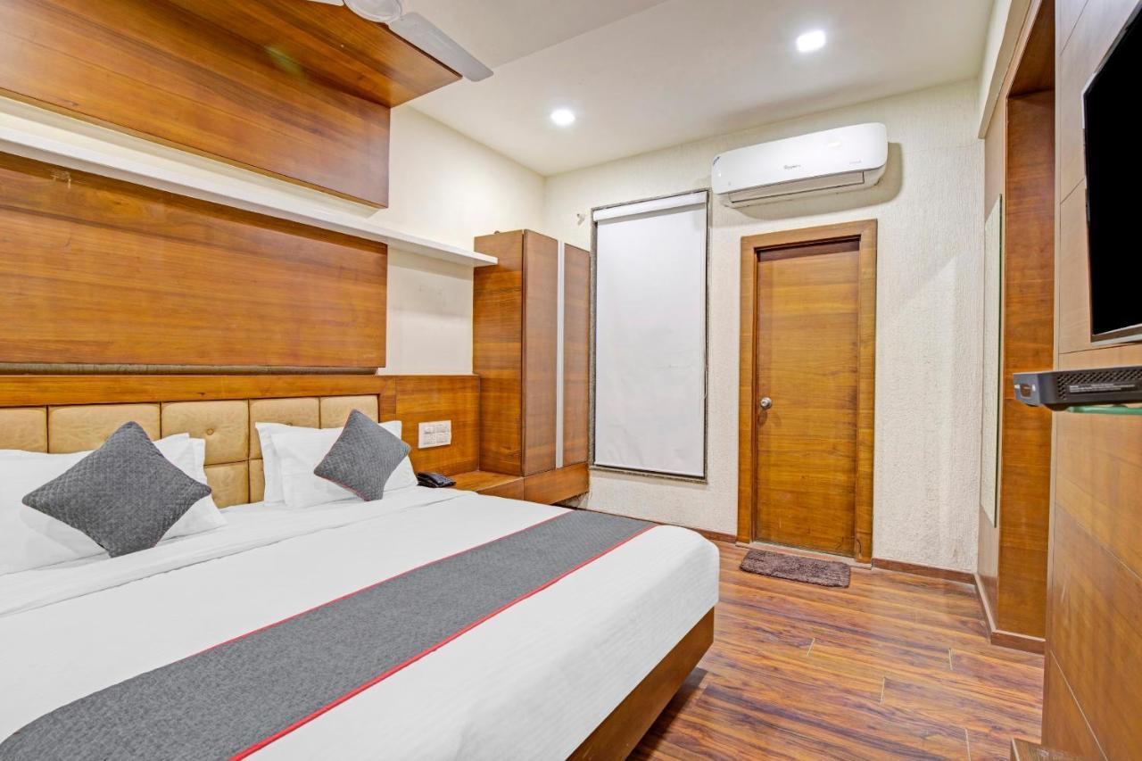 Hotel Navjivan Himatnagar Kültér fotó