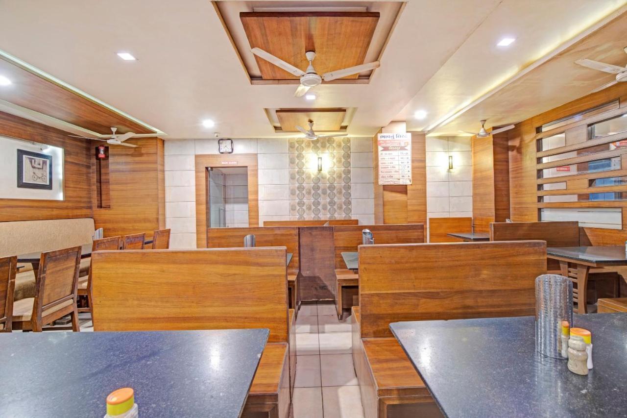 Hotel Navjivan Himatnagar Kültér fotó