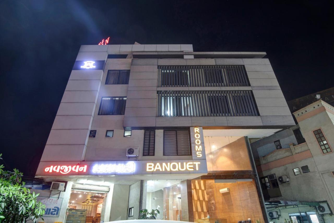 Hotel Navjivan Himatnagar Kültér fotó
