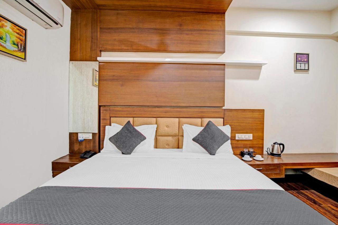 Hotel Navjivan Himatnagar Kültér fotó