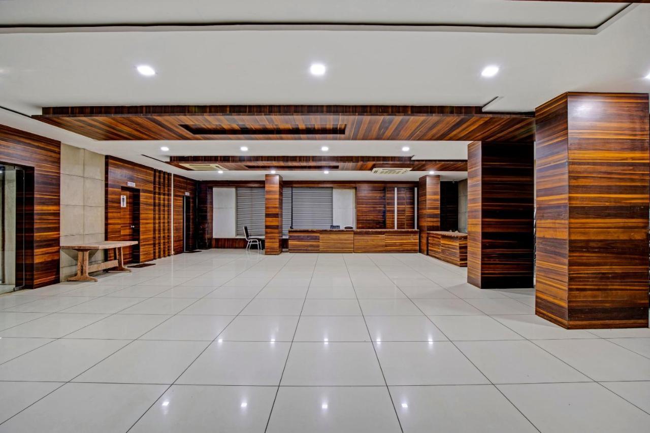 Hotel Navjivan Himatnagar Kültér fotó
