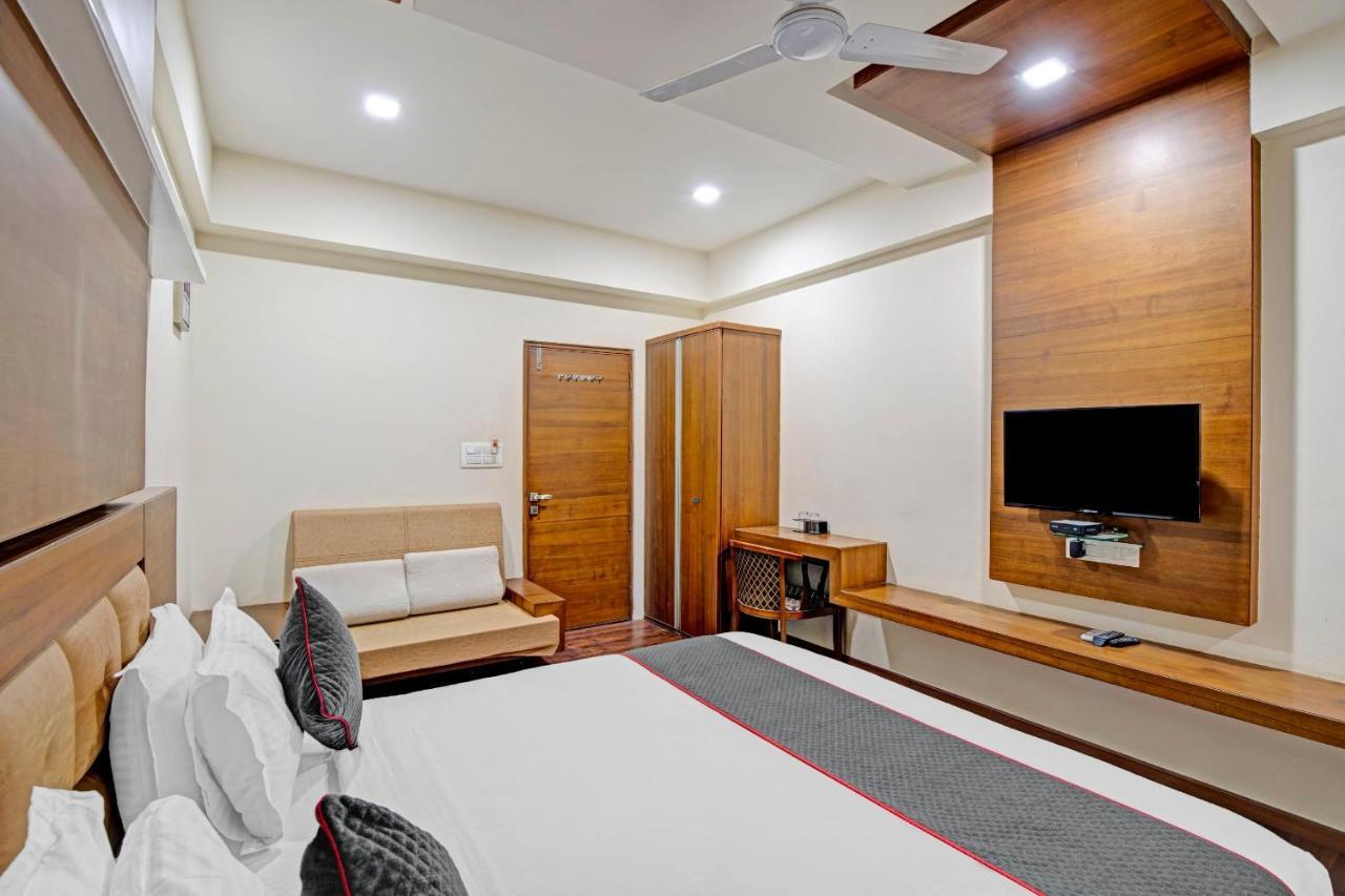Hotel Navjivan Himatnagar Kültér fotó