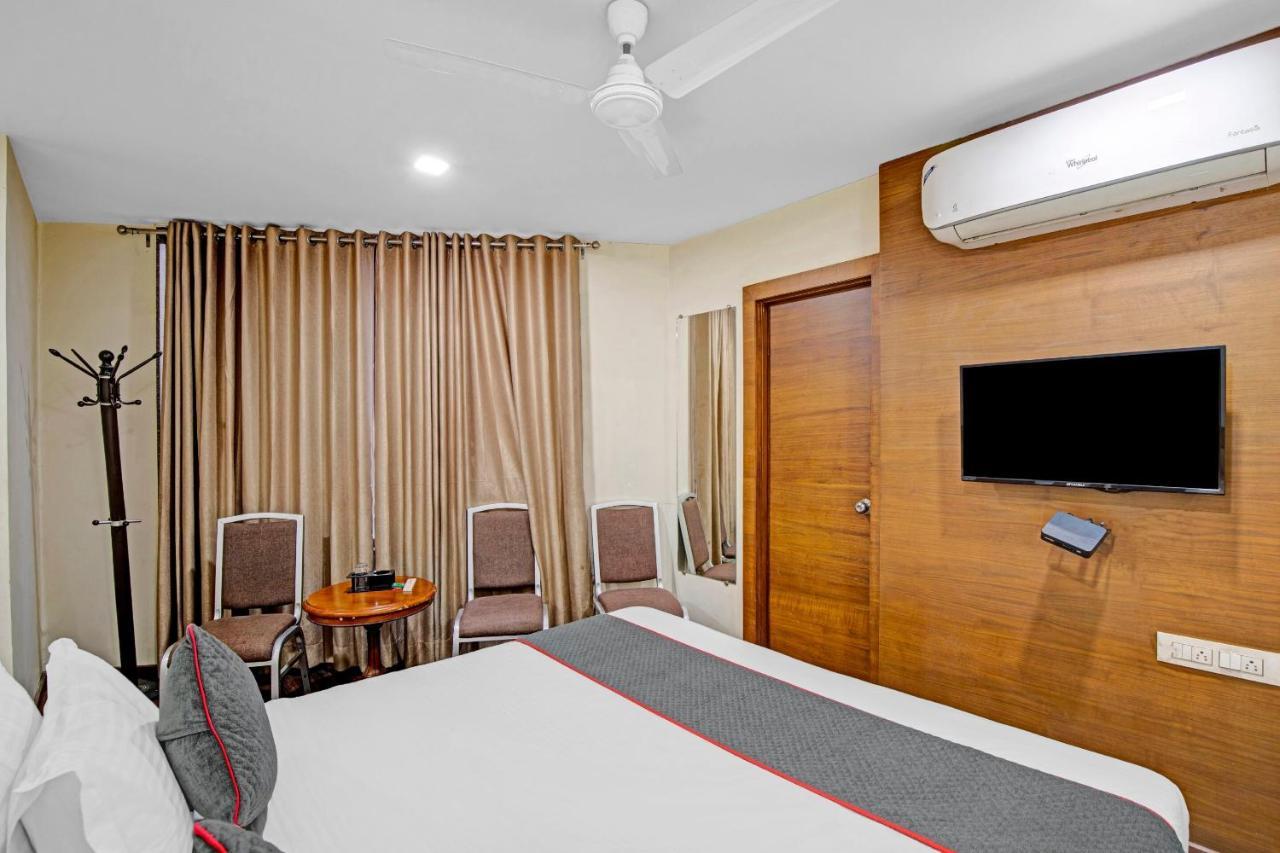 Hotel Navjivan Himatnagar Kültér fotó