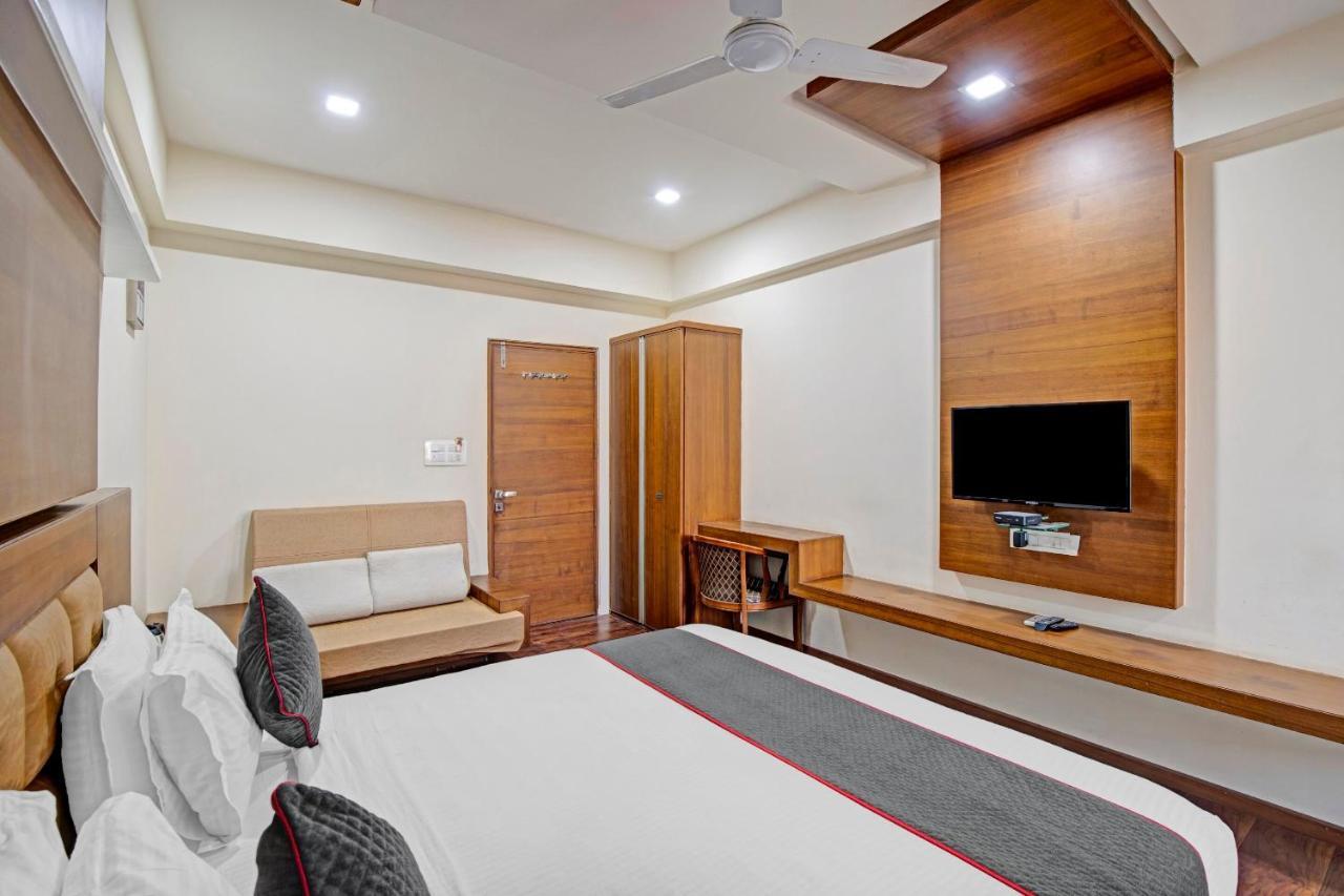 Hotel Navjivan Himatnagar Kültér fotó