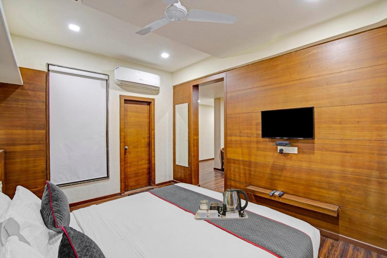 Hotel Navjivan Himatnagar Kültér fotó