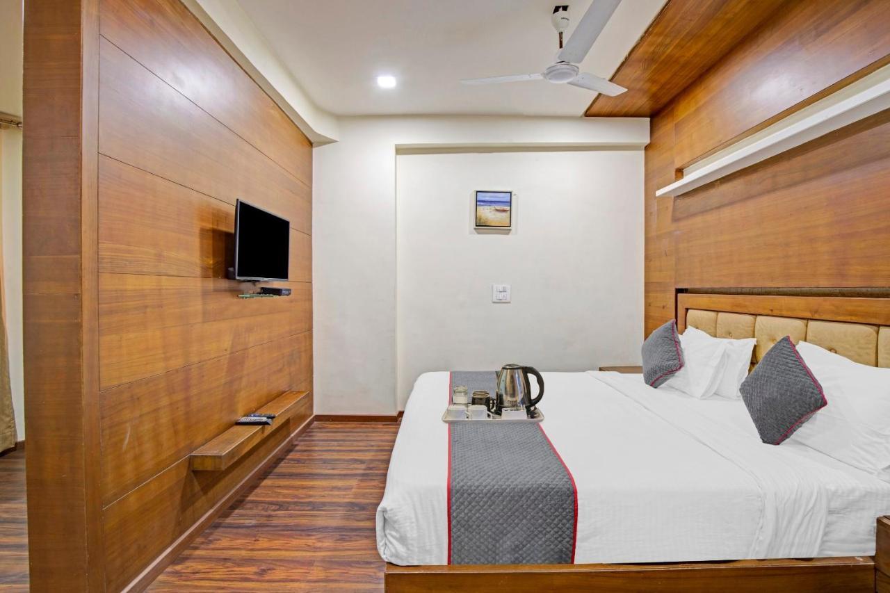 Hotel Navjivan Himatnagar Kültér fotó