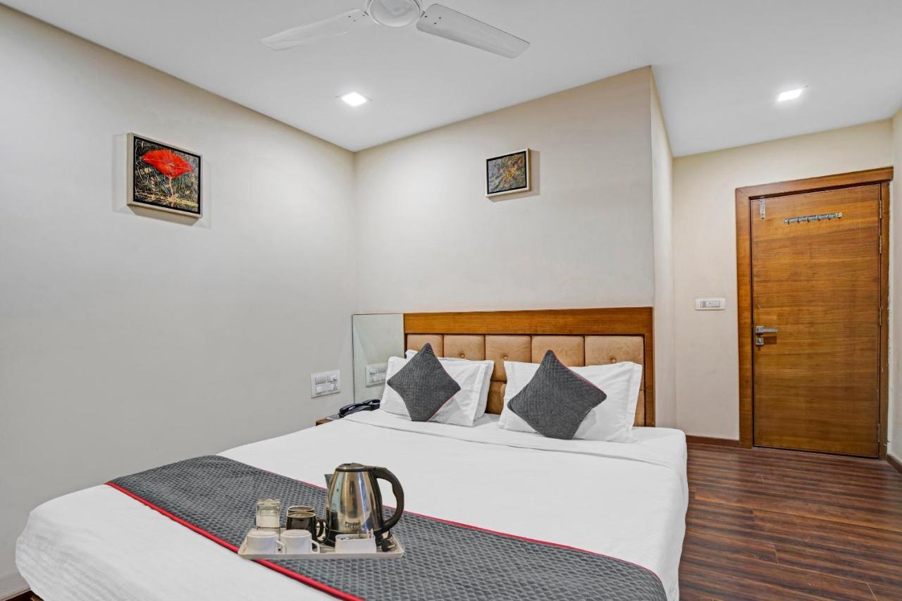 Hotel Navjivan Himatnagar Kültér fotó