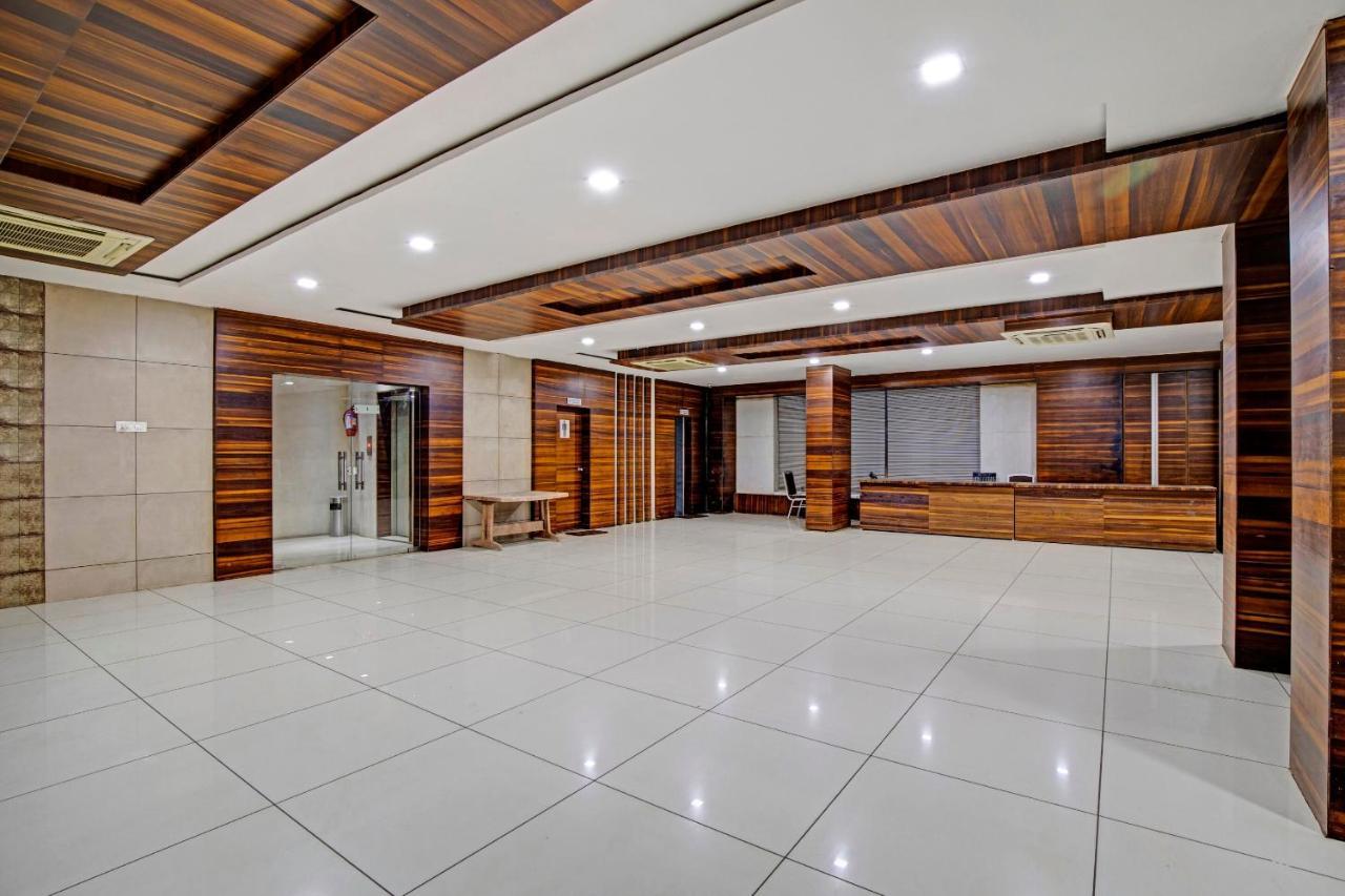 Hotel Navjivan Himatnagar Kültér fotó